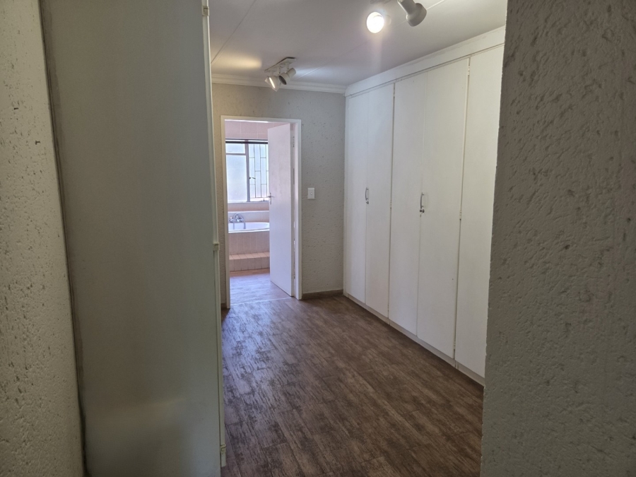 4 Bedroom Property for Sale in Eldoraigne Gauteng