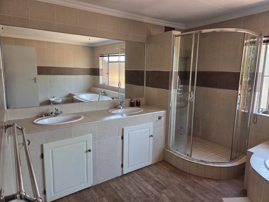 4 Bedroom Property for Sale in Eldoraigne Gauteng