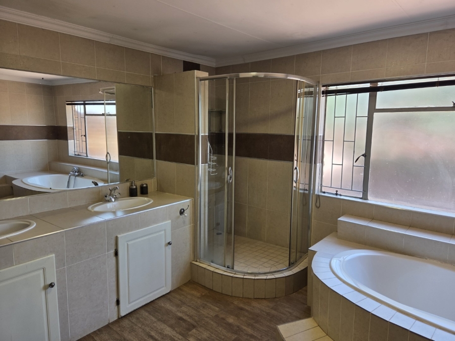 4 Bedroom Property for Sale in Eldoraigne Gauteng
