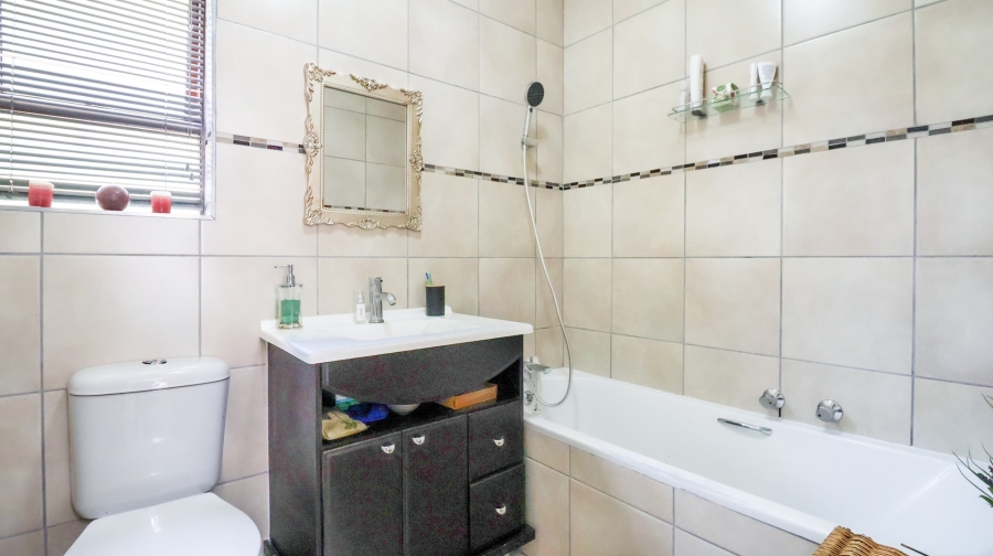 2 Bedroom Property for Sale in Douglasdale Gauteng