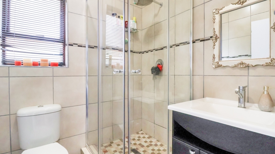 2 Bedroom Property for Sale in Douglasdale Gauteng