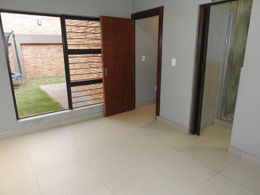 To Let 3 Bedroom Property for Rent in Ravenswood Gauteng