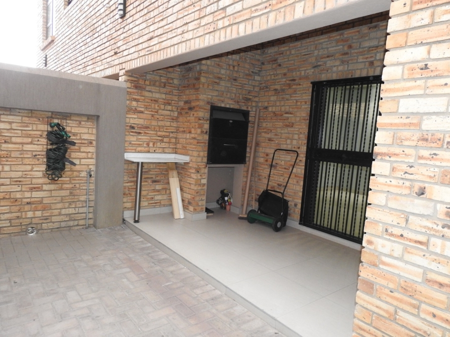 To Let 3 Bedroom Property for Rent in Ravenswood Gauteng