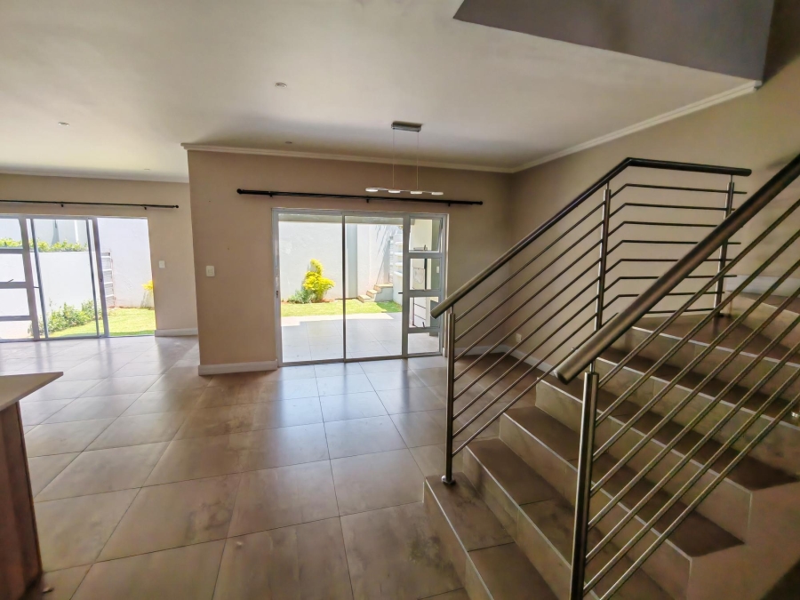 To Let 3 Bedroom Property for Rent in Sandown Gauteng