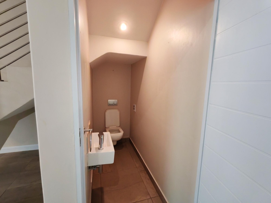 To Let 3 Bedroom Property for Rent in Sandown Gauteng