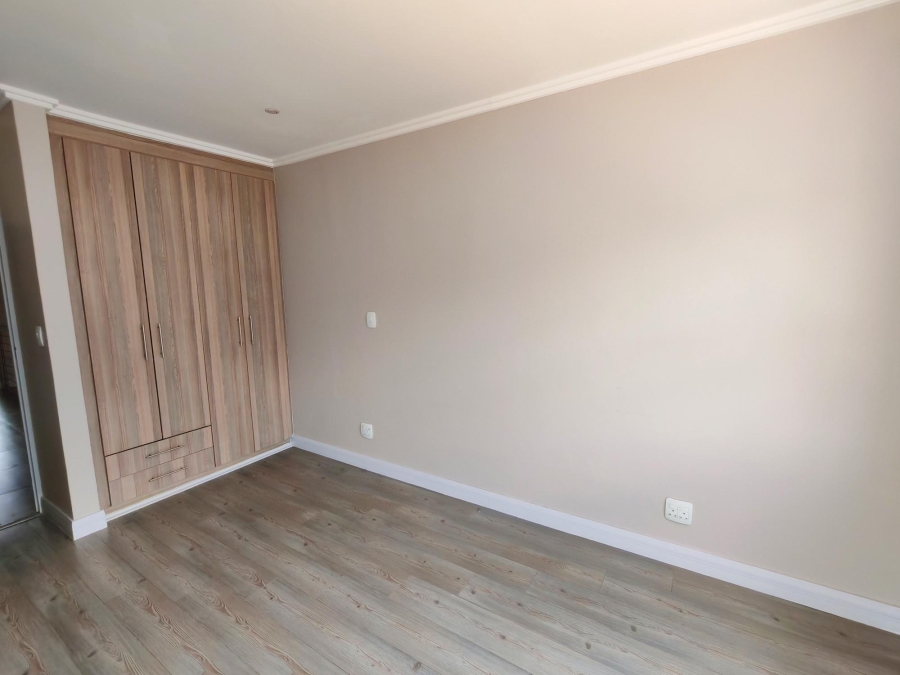 To Let 3 Bedroom Property for Rent in Sandown Gauteng