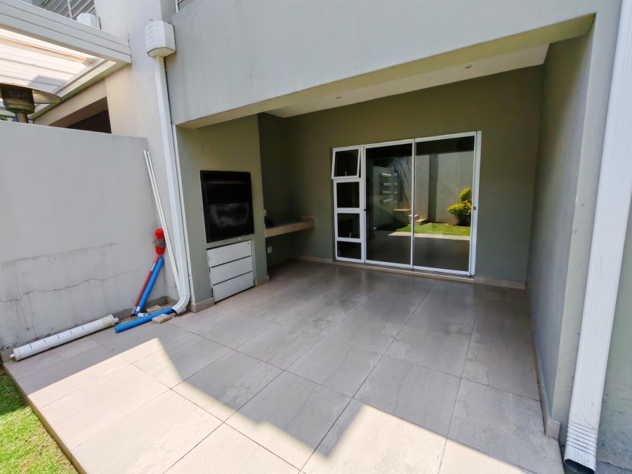 To Let 3 Bedroom Property for Rent in Sandown Gauteng