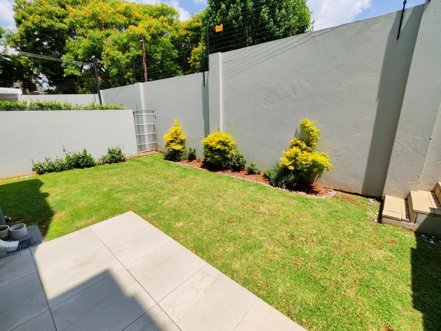 To Let 3 Bedroom Property for Rent in Sandown Gauteng