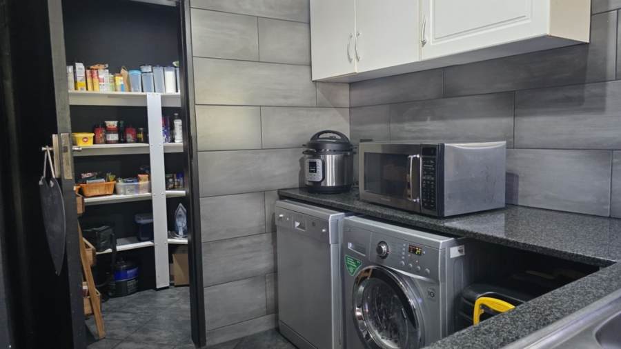 4 Bedroom Property for Sale in Waterkloof Ridge Gauteng