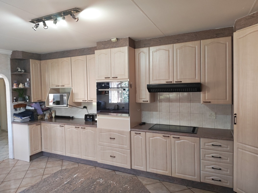 4 Bedroom Property for Sale in Brackenhurst Gauteng