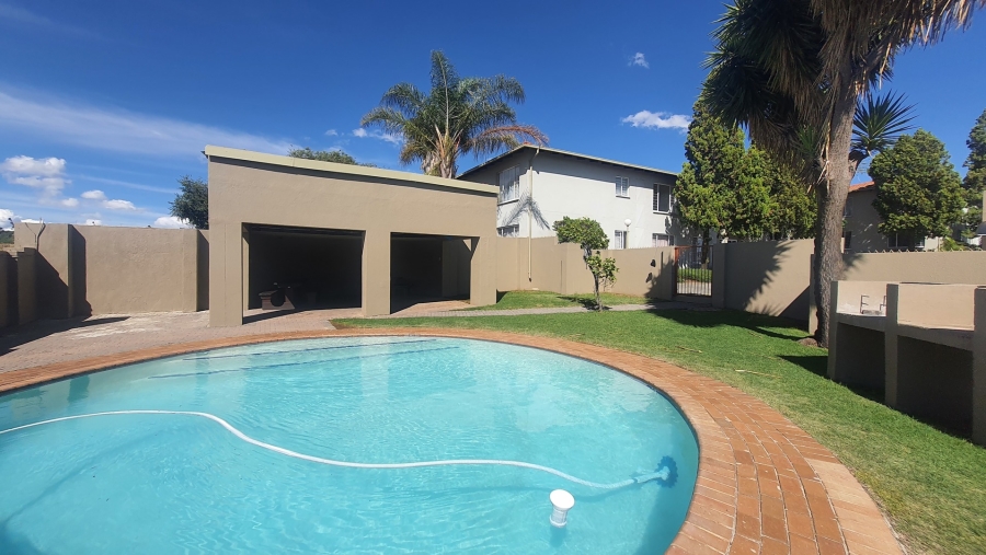 2 Bedroom Property for Sale in Radiokop Gauteng