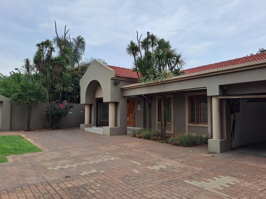 To Let 4 Bedroom Property for Rent in Denneoord Gauteng