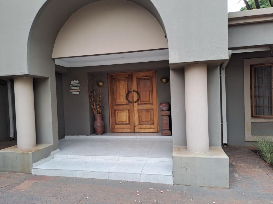 To Let 4 Bedroom Property for Rent in Denneoord Gauteng