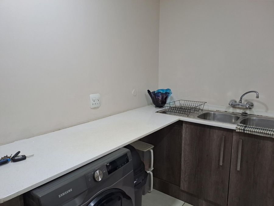 To Let 4 Bedroom Property for Rent in Denneoord Gauteng