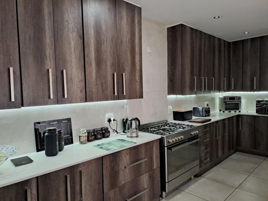 To Let 4 Bedroom Property for Rent in Denneoord Gauteng