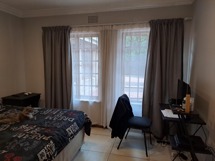 To Let 4 Bedroom Property for Rent in Denneoord Gauteng