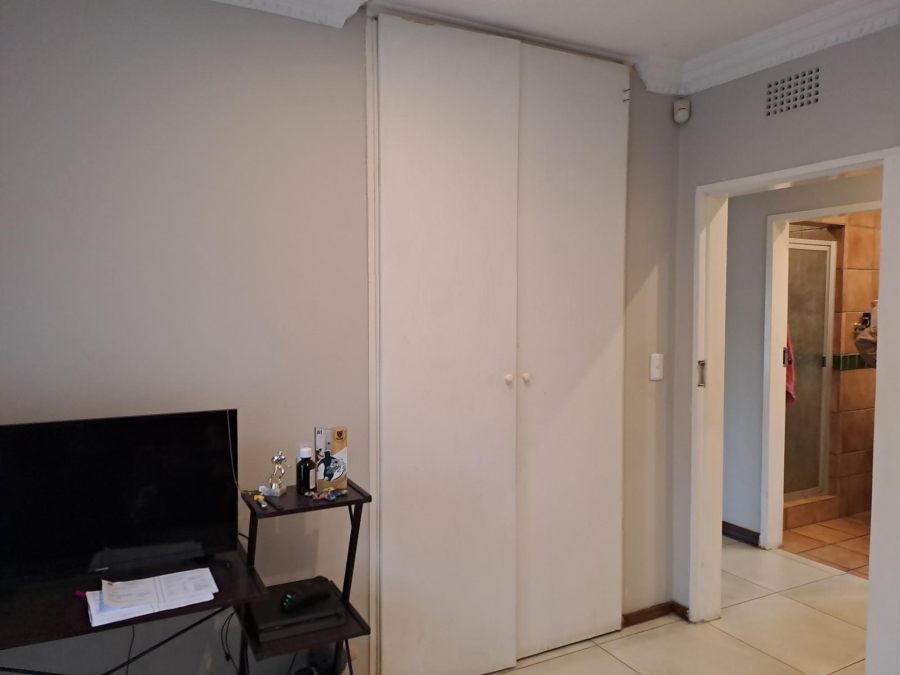 To Let 4 Bedroom Property for Rent in Denneoord Gauteng