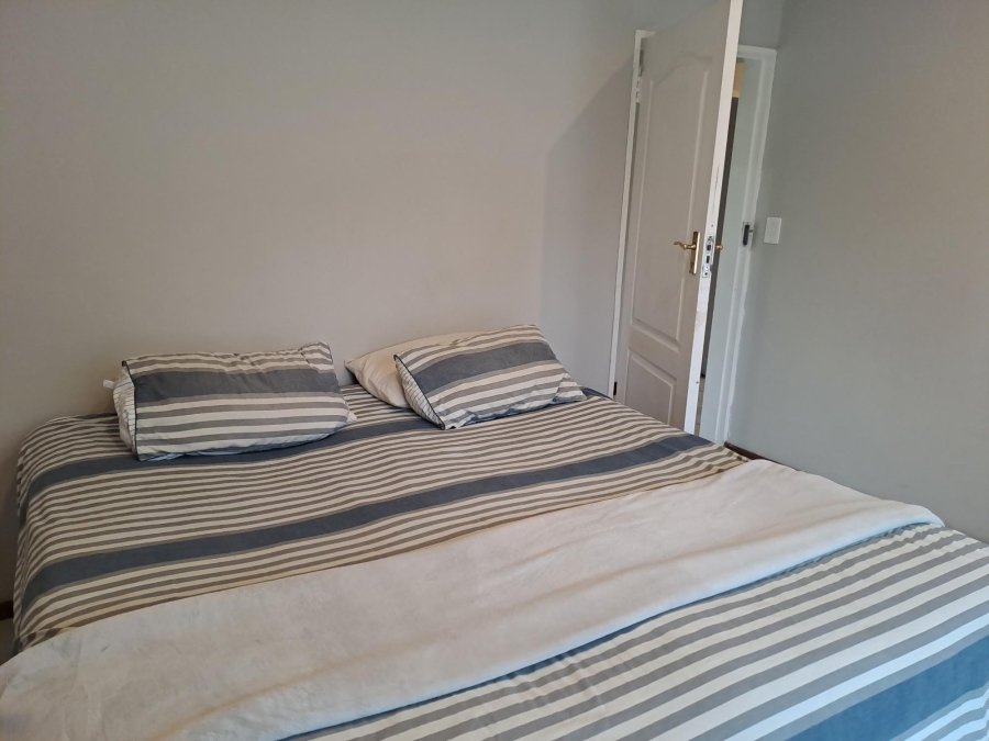 To Let 4 Bedroom Property for Rent in Denneoord Gauteng