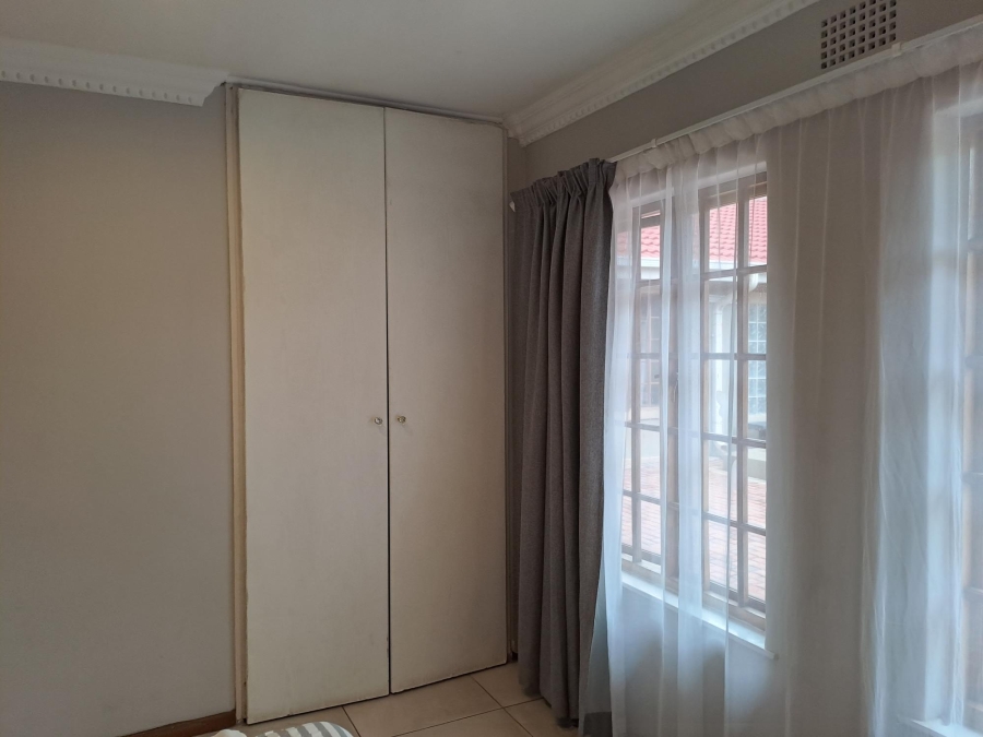 To Let 4 Bedroom Property for Rent in Denneoord Gauteng