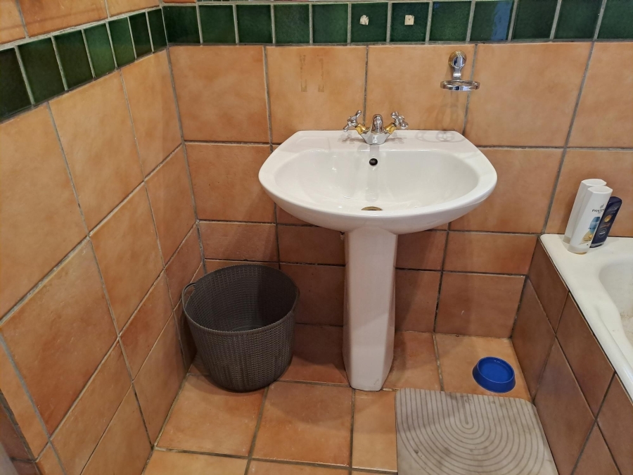 To Let 4 Bedroom Property for Rent in Denneoord Gauteng