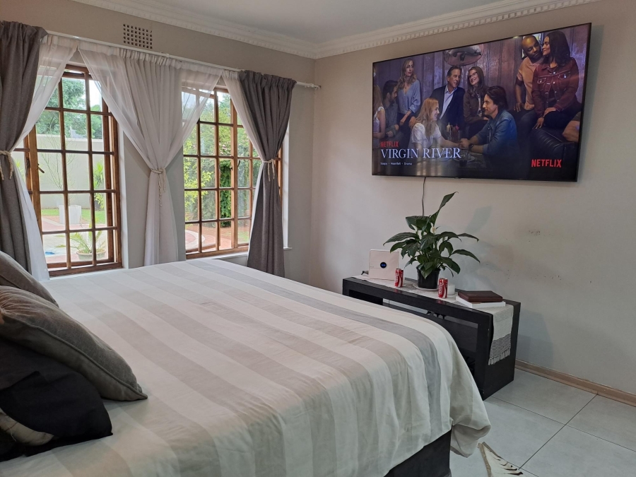 To Let 4 Bedroom Property for Rent in Denneoord Gauteng