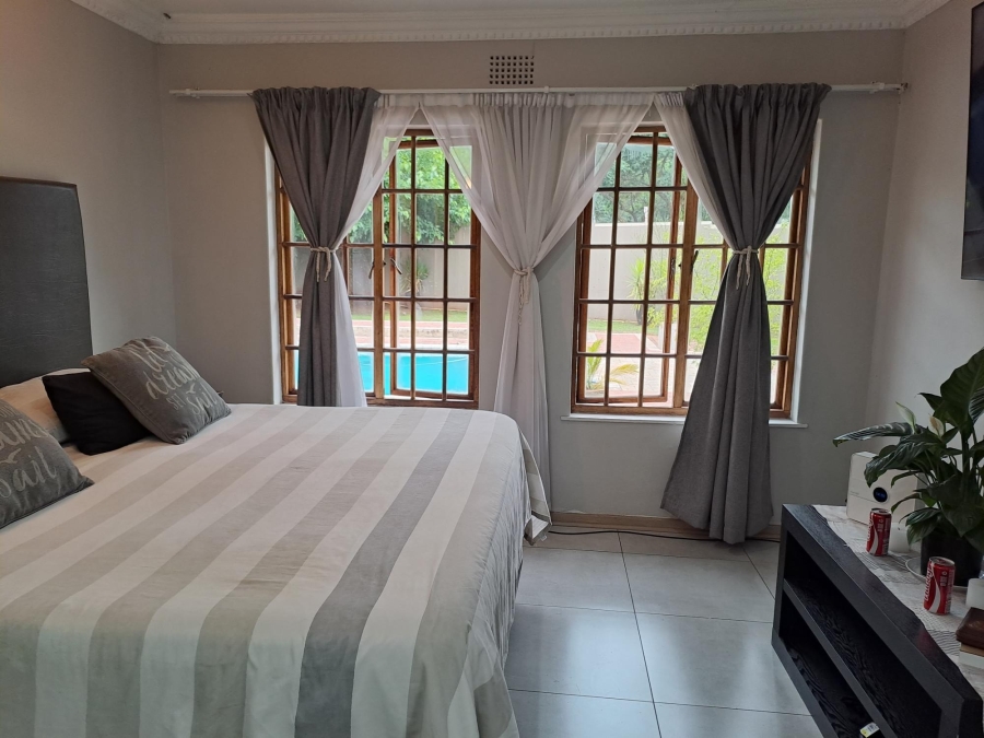 To Let 4 Bedroom Property for Rent in Denneoord Gauteng