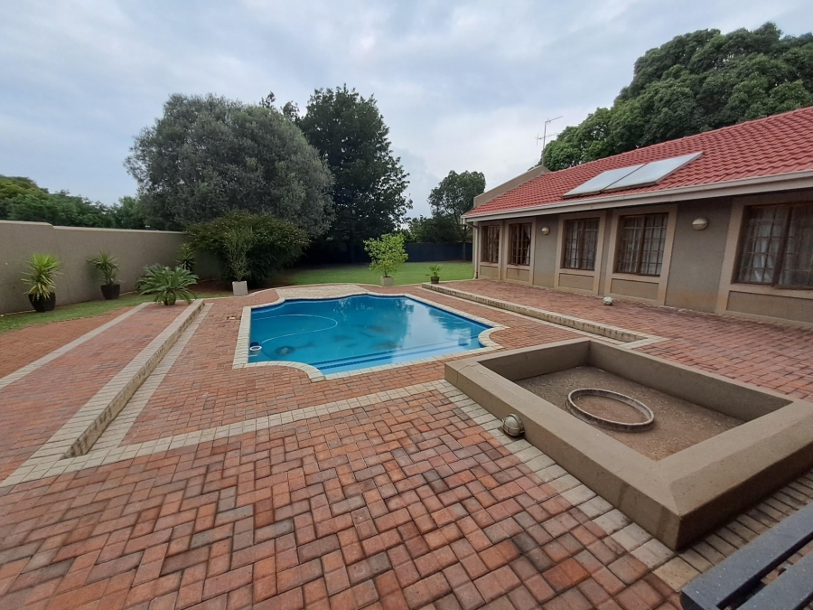 To Let 4 Bedroom Property for Rent in Denneoord Gauteng