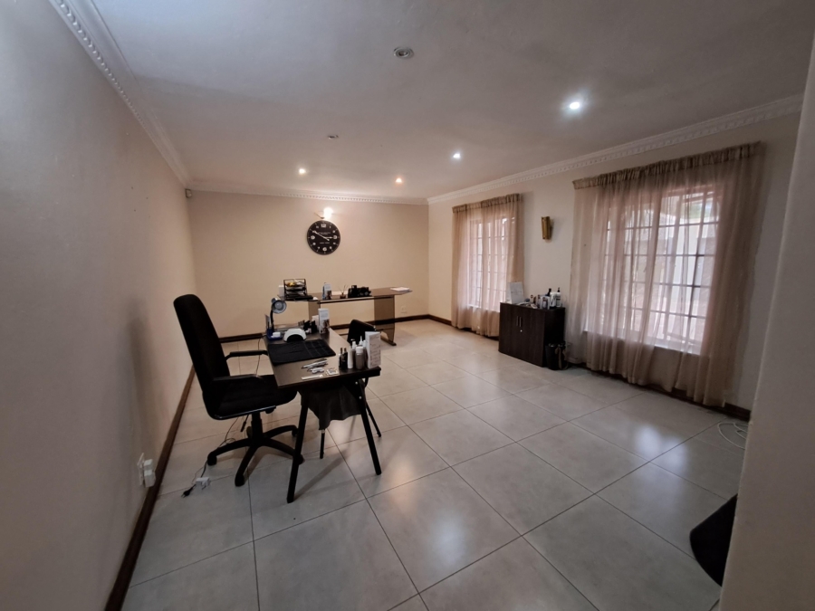 To Let 4 Bedroom Property for Rent in Denneoord Gauteng