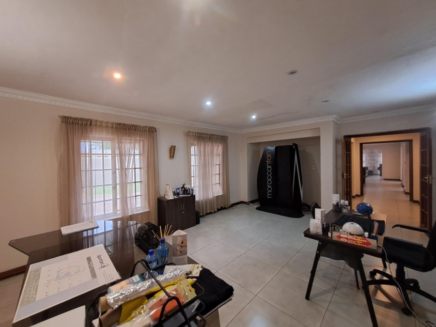 To Let 4 Bedroom Property for Rent in Denneoord Gauteng