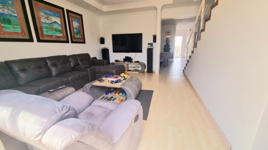 4 Bedroom Property for Sale in Halfway Gardens Gauteng