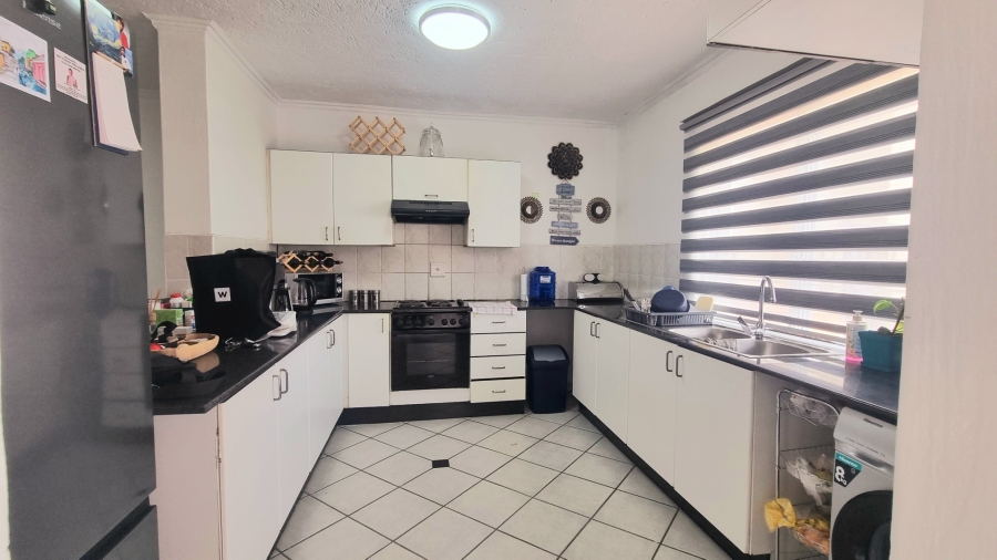 4 Bedroom Property for Sale in Halfway Gardens Gauteng