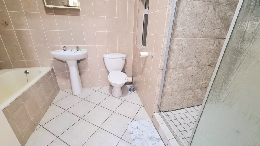 4 Bedroom Property for Sale in Halfway Gardens Gauteng