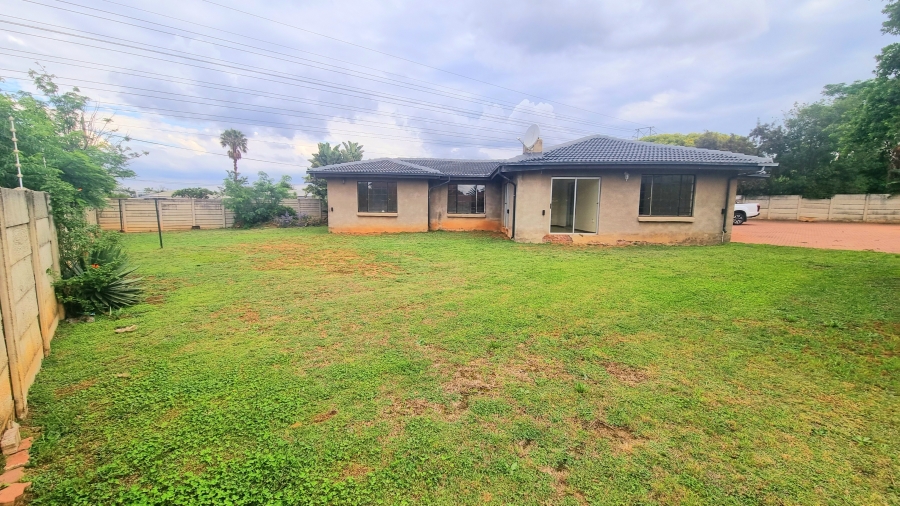 To Let 3 Bedroom Property for Rent in Noordwyk Gauteng