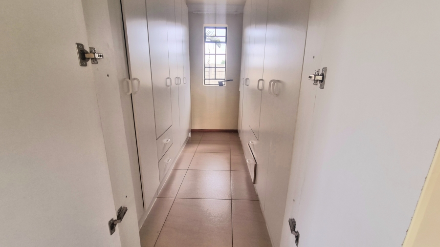 To Let 3 Bedroom Property for Rent in Noordwyk Gauteng