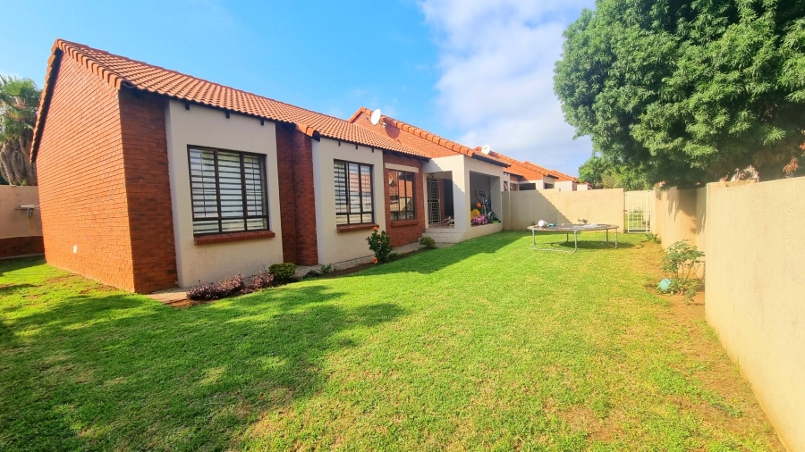 To Let 3 Bedroom Property for Rent in Crescent Wood Country Estate Gauteng