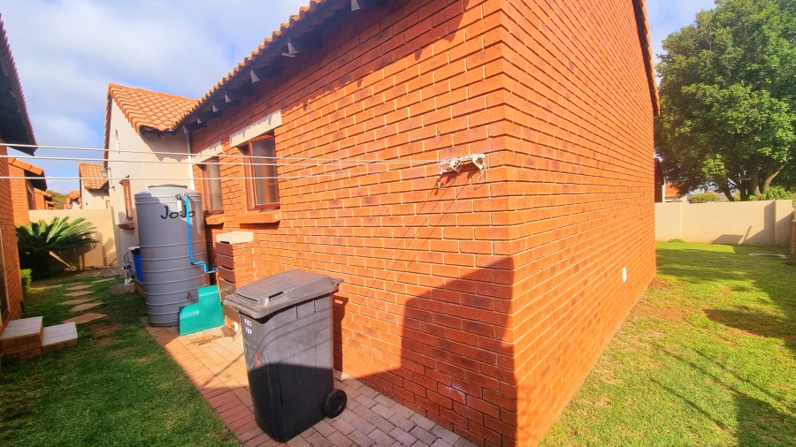 To Let 3 Bedroom Property for Rent in Crescent Wood Country Estate Gauteng