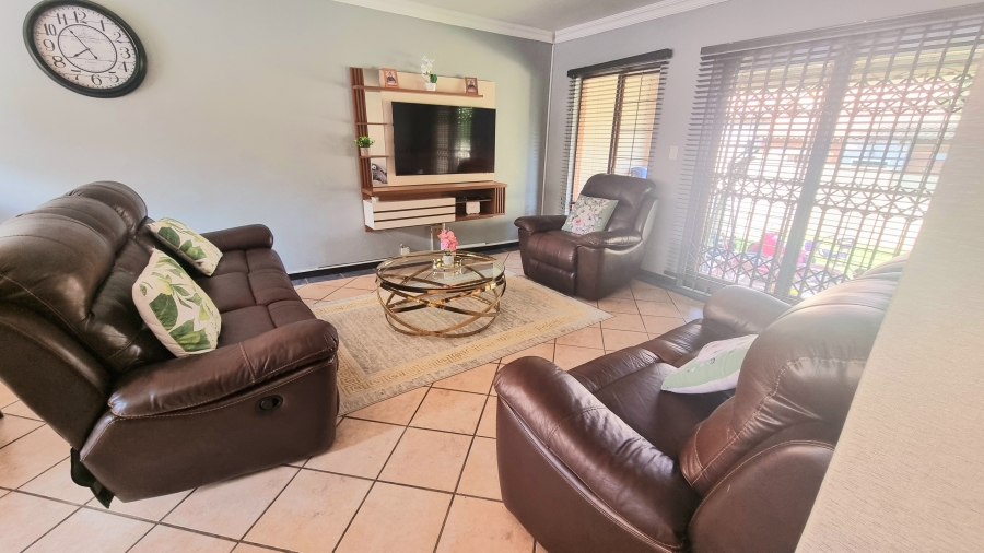 To Let 3 Bedroom Property for Rent in Crescent Wood Country Estate Gauteng