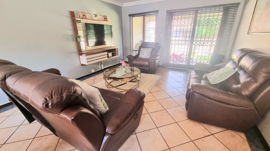 To Let 3 Bedroom Property for Rent in Crescent Wood Country Estate Gauteng