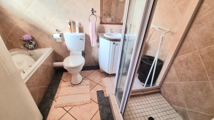 To Let 3 Bedroom Property for Rent in Crescent Wood Country Estate Gauteng