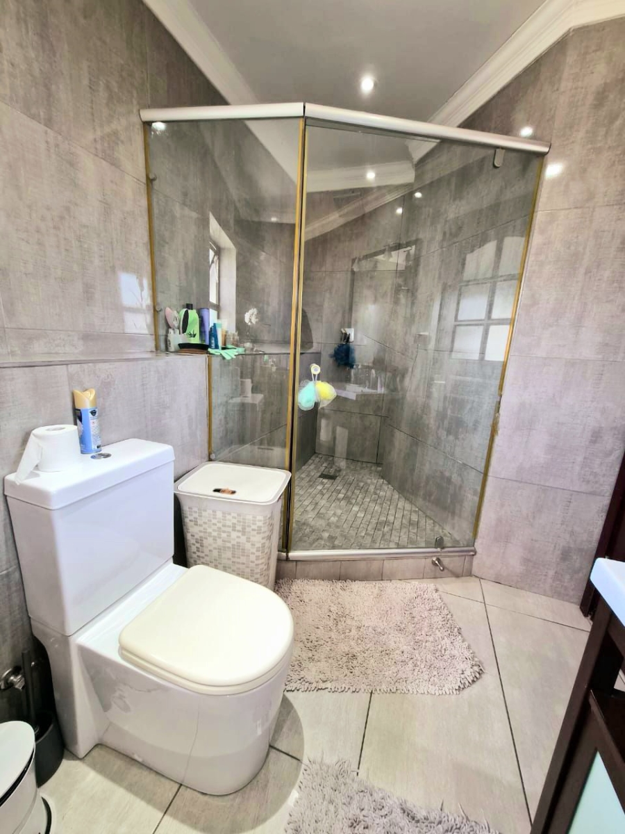 3 Bedroom Property for Sale in Erand Gardens Gauteng