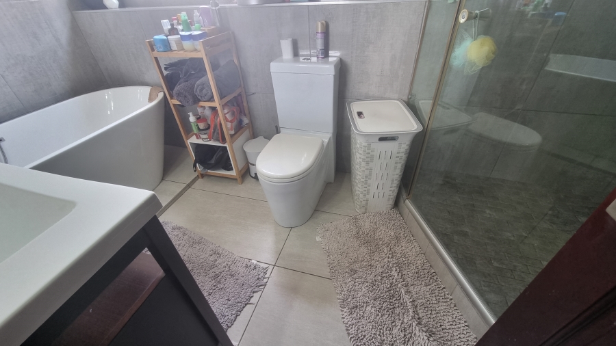 3 Bedroom Property for Sale in Erand Gardens Gauteng