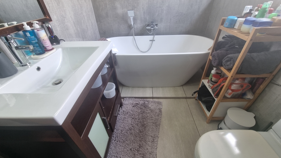 3 Bedroom Property for Sale in Erand Gardens Gauteng