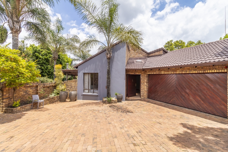 4 Bedroom Property for Sale in Hurlingham Manor Gauteng