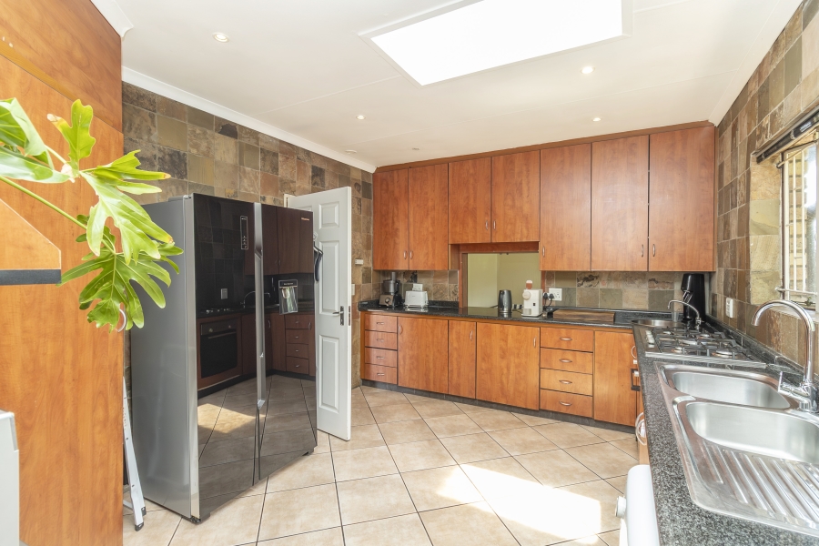4 Bedroom Property for Sale in Hurlingham Manor Gauteng