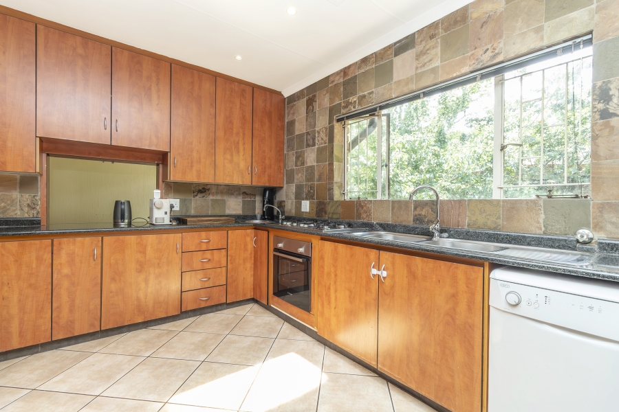 4 Bedroom Property for Sale in Hurlingham Manor Gauteng