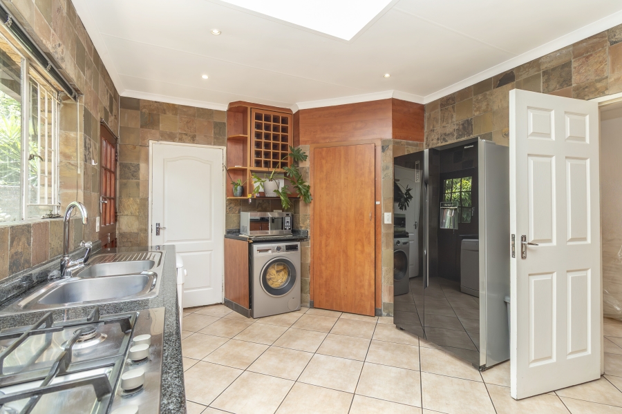 4 Bedroom Property for Sale in Hurlingham Manor Gauteng