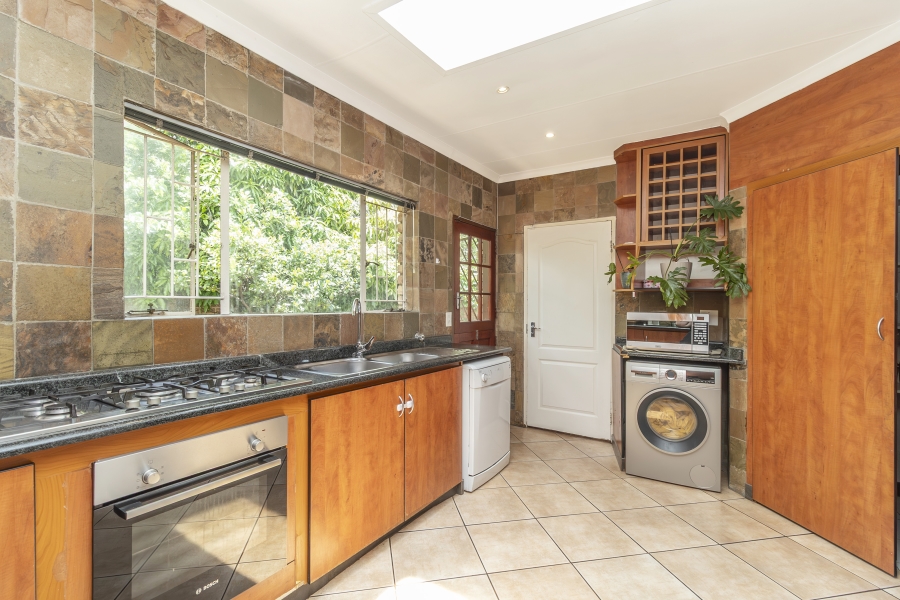 4 Bedroom Property for Sale in Hurlingham Manor Gauteng