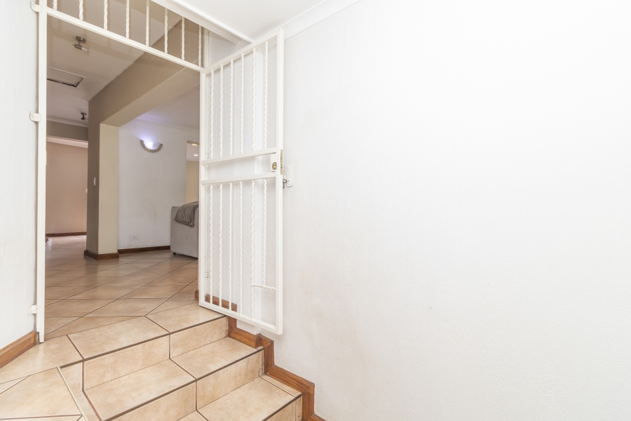 4 Bedroom Property for Sale in Hurlingham Manor Gauteng