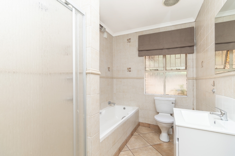 4 Bedroom Property for Sale in Hurlingham Manor Gauteng