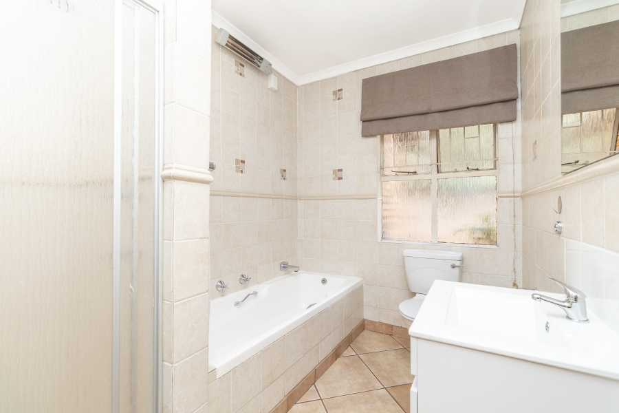 4 Bedroom Property for Sale in Hurlingham Manor Gauteng